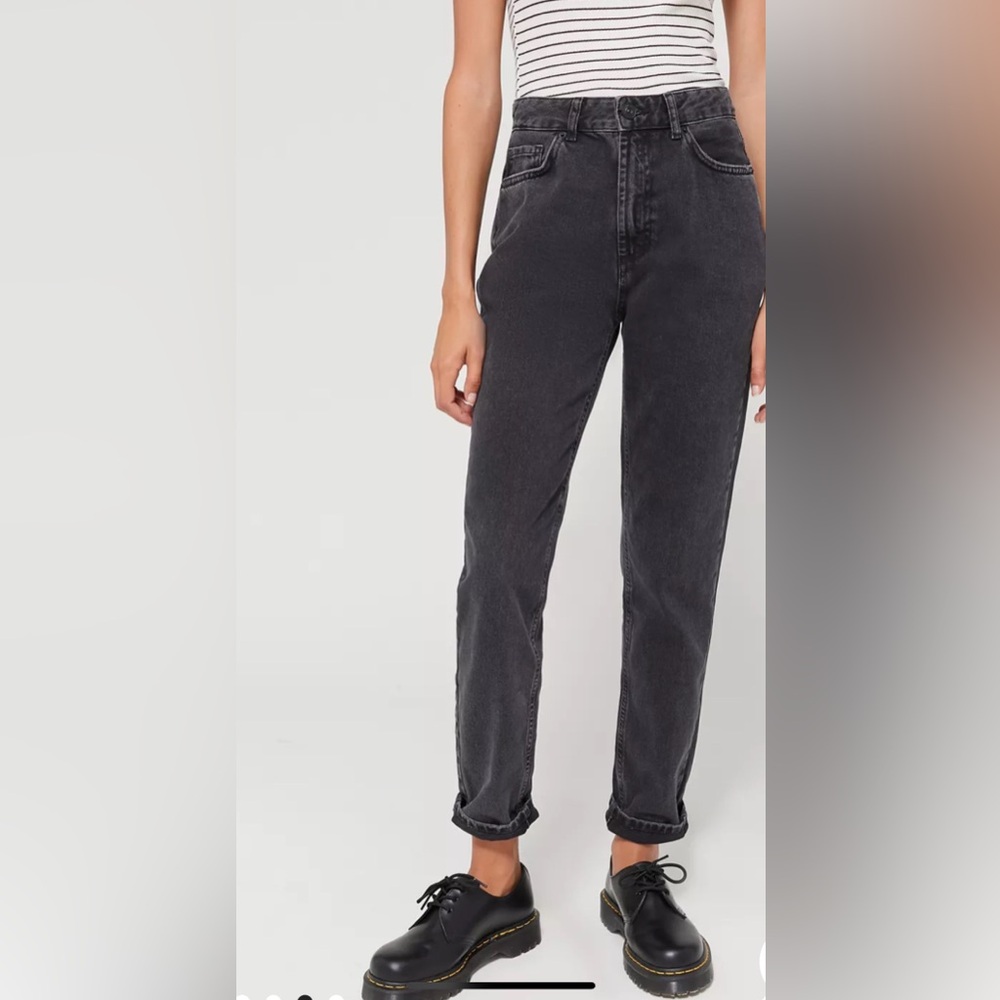 BDG High-Waisted Mom Jean‎ - Washed Black Denim